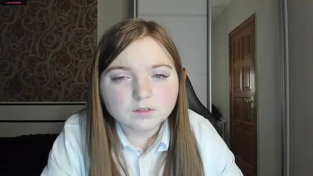Snapshot of BettySprouse chatting on December 28, 3:47 am BettySprouse online show from December 28, 3:47 am