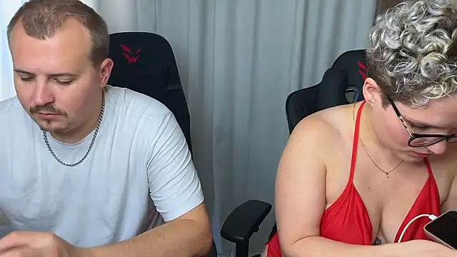 Snapshot of MrMrsRight chatting on September 16, 6:58 am MrMrsRight online show from September 16, 6:58 am