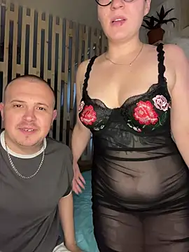 Snapshot of MrMrsRight chatting on October 25, 10:14 am MrMrsRight online show from October 25, 10:14 am