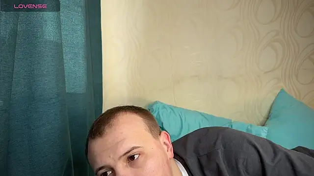 Snapshot of MrMrsRight chatting on February 24, 9:53 am MrMrsRight online show from February 24, 9:53 am