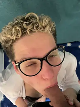 MrMrsRight online show from December 19, 5:15 pm