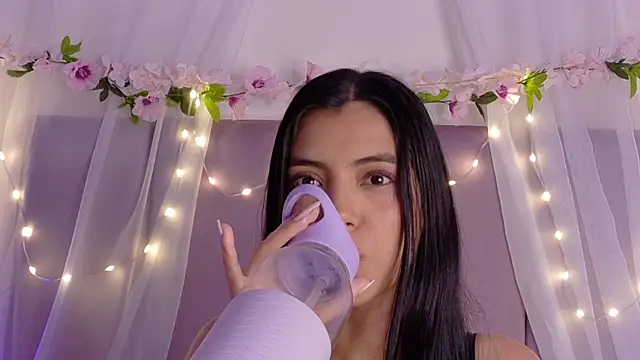 Julie Bennet online show from April 11, 5:15 am