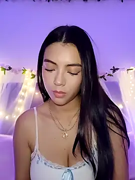 Snapshot of Julie_Bennet chatting on February 6, 4:08 am Julie Bennet online show from February 6, 4:08 am