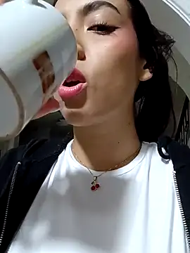 Snapshot of Julie_Bennet chatting on October 17, 4:27 am Julie Bennet online show from October 17, 4:27 am