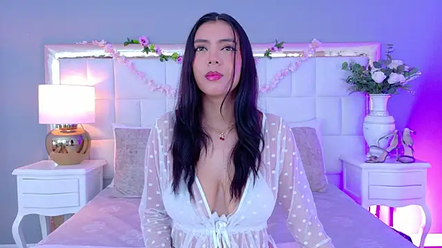 Snapshot of Julie_Bennet chatting on October 9, 5:08 am Julie Bennet online show from October 9, 5:08 am