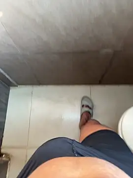 Snapshot of Cum_on_your_tityyy chatting on November 6, 2:37 am Cum on your tityyy online show from November 6, 2:37 am