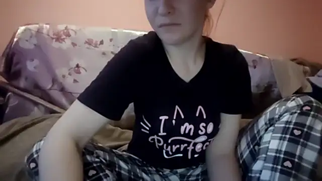  Kitti  online show from December 17, 1:49 pm