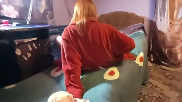  Kitti  online show from February 21, 5:37 pm