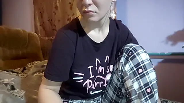  Kitti  online show from December 3, 6:36 am