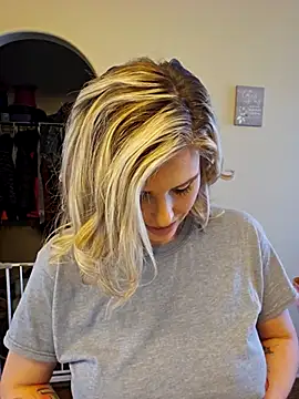 ellieconradxo online show from March 7, 4:55 pm