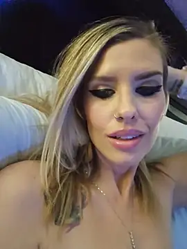 Snapshot of ellieconradxo chatting on July 14, 3:11 am ellieconradxo online show from July 14, 3:11 am