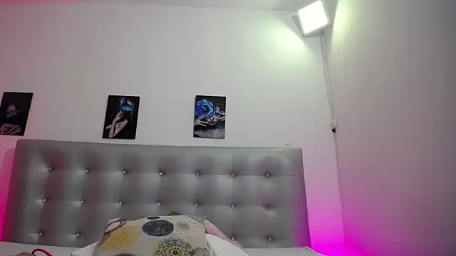 horny-juliette online show from May 29, 12:00 pm