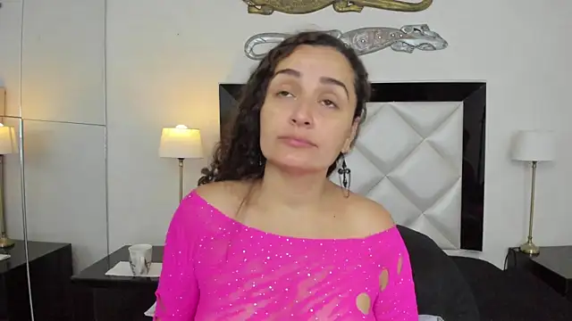 Snapshot of _luna__sweet_ chatting on March 8, 3:50 am luna sweet online show from March 8, 3:50 am