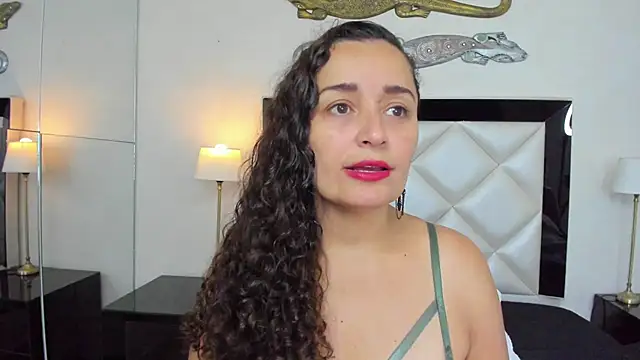 Snapshot of _luna__sweet_ chatting on March 15, 4:02 am luna sweet online show from March 15, 4:02 am