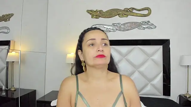 Snapshot of _luna__sweet_ chatting on March 9, 3:43 am luna sweet online show from March 9, 3:43 am