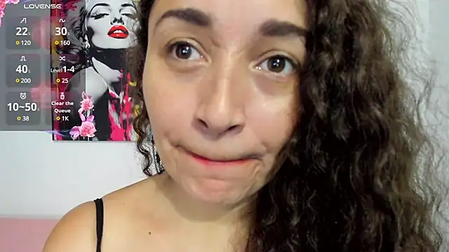Snapshot of _luna__sweet_ chatting on March 19, 9:27 pm luna sweet online show from March 19, 9:27 pm