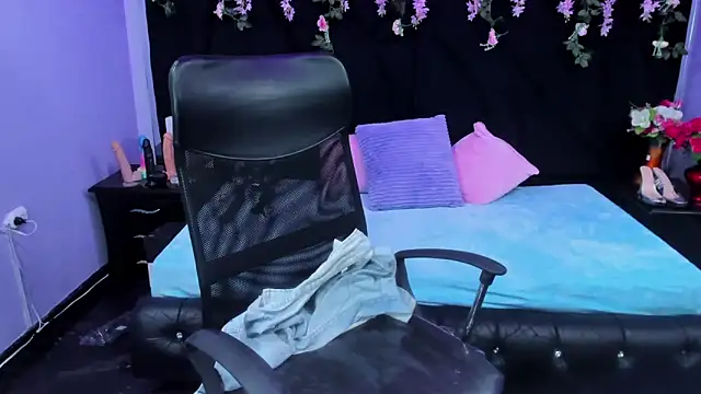 Cocoo Nuth online show from November 27, 2:23 am