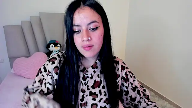 Snapshot of Alli_cooper chatting on March 15, 4:24 am Alli cooper online show from March 15, 4:24 am