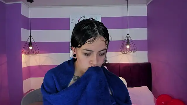 Snapshot of Alli_cooper chatting on February 14, 1:13 am Alli cooper online show from February 14, 1:13 am