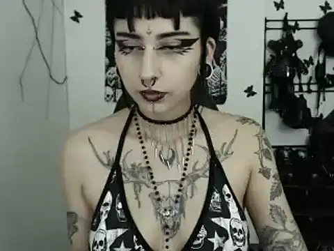 Snapshot of n0sferatus__ chatting on November 12, 2:15 am n0sferatus online show from November 12, 2:15 am