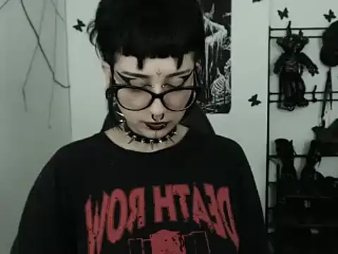 Snapshot of n0sferatus__ chatting on October 22, 3:50 am n0sferatus online show from October 22, 3:50 am