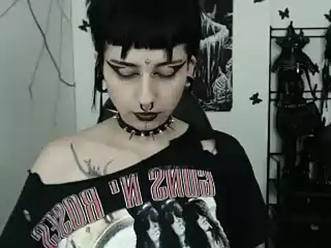 Snapshot of n0sferatus__ chatting on October 23, 2:32 am n0sferatus online show from October 23, 2:32 am