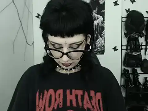 n0sferatus   online show from December 21, 4:03 am