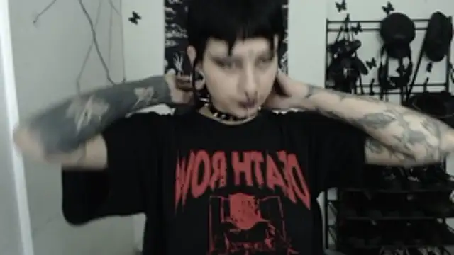 Snapshot of n0sferatus__ chatting on November 6, 11:36 am n0sferatus online show from November 6, 11:36 am