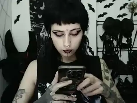 n0sferatus   online show from March 26, 2:21 am
