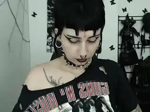 Snapshot of n0sferatus__ chatting on October 26, 3:51 am n0sferatus online show from October 26, 3:51 am