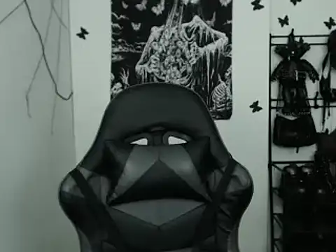 Snapshot of n0sferatus__ chatting on October 30, 4:11 am n0sferatus online show from October 30, 4:11 am