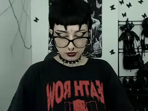 Snapshot of n0sferatus__ chatting on October 28, 3:51 am n0sferatus online show from October 28, 3:51 am