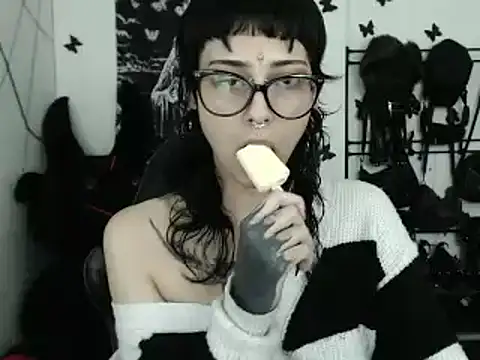 n0sferatus   online show from February 28, 3:50 am