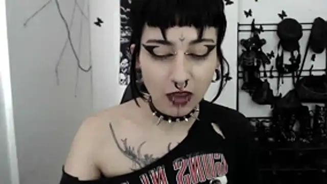 Snapshot of n0sferatus__ chatting on November 14, 6:00 pm n0sferatus online show from November 14, 6:00 pm