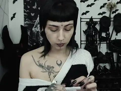 n0sferatus   online show from April 30, 3:13 am