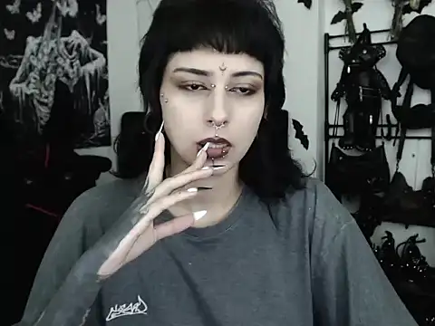 n0sferatus   online show from May 28, 2:19 am