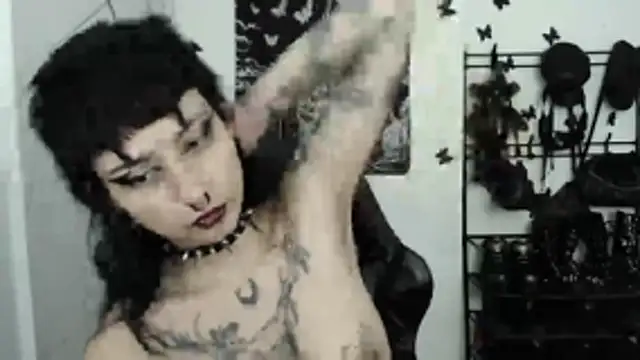 Snapshot of n0sferatus__ chatting on November 14, 3:43 am n0sferatus online show from November 14, 3:43 am