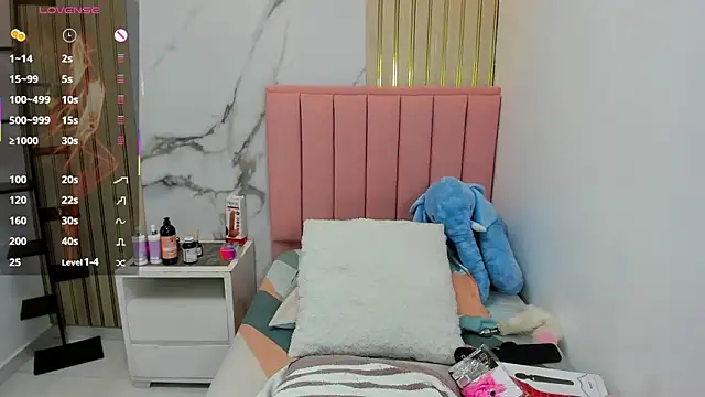 Snapshot of CATIAJONES chatting on June 19, 6:58 pm CATIAJONES online show from June 19, 6:58 pm
