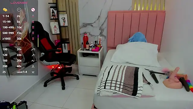 Snapshot of CATIAJONES chatting on June 24, 7:01 pm CATIAJONES online show from June 24, 7:01 pm