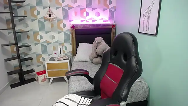 CATIAJONES online show from March 11, 7:03 pm