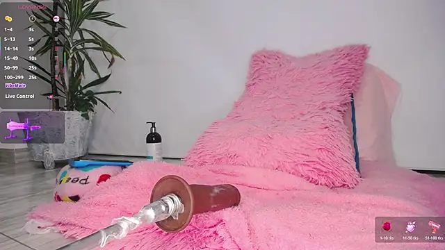 Snapshot of Cristal_Skinny2 chatting on May 19, 3:02 am Cristal Skinny2 online show from May 19, 3:02 am
