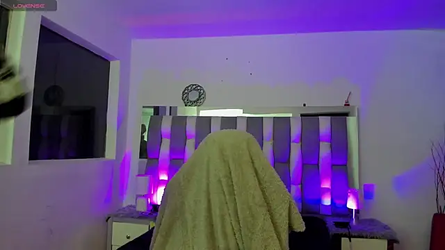 Megan wolf1  online show from March 15, 4:02 am