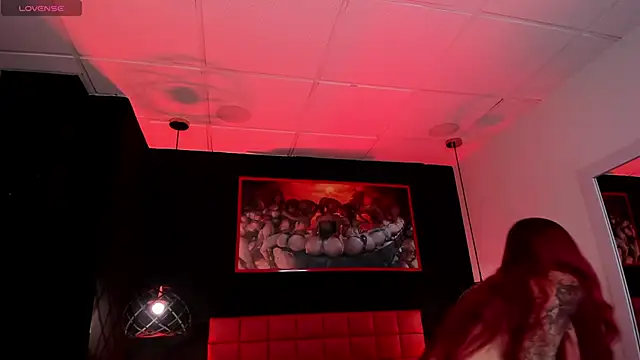 Snapshot of Megan_wolf1_ chatting on November 27, 3:40 am Megan wolf1 online show from November 27, 3:40 am