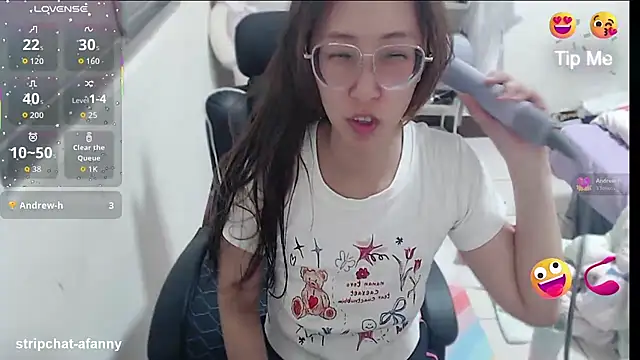 aFanny online show from May 24, 2:28 pm