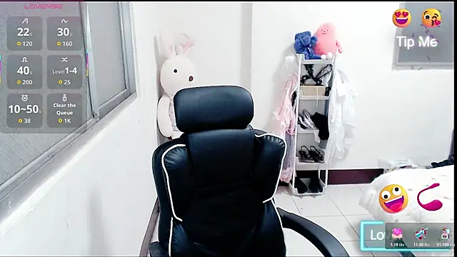 aFanny online show from March 6, 2:34 pm