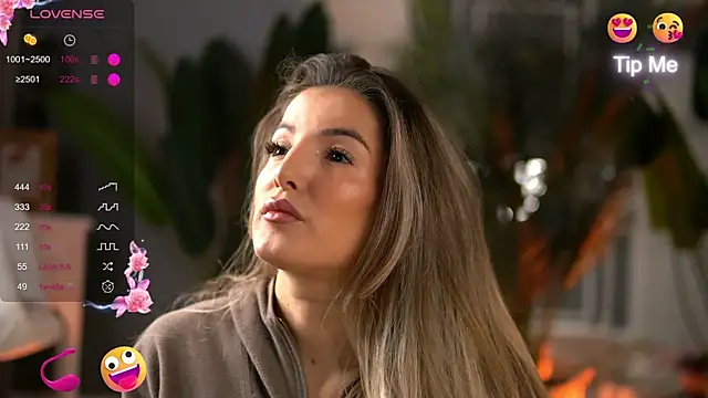 Snapshot of KellyMathews chatting on October 11, 2:23 am KellyMathews online show from October 11, 2:23 am