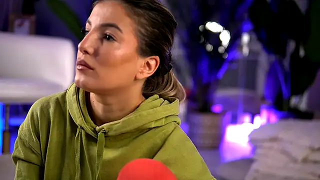 Snapshot of KellyMathews chatting on October 28, 2:56 am KellyMathews online show from October 28, 2:56 am