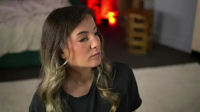 KellyMathews online show from June 1, 2:34 am