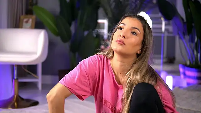 Snapshot of KellyMathews chatting on October 9, 2:01 am KellyMathews online show from October 9, 2:01 am