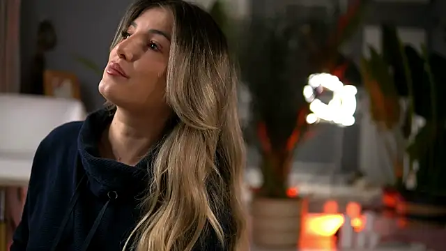 Snapshot of KellyMathews chatting on December 16, 11:53 pm KellyMathews online show from December 16, 11:53 pm